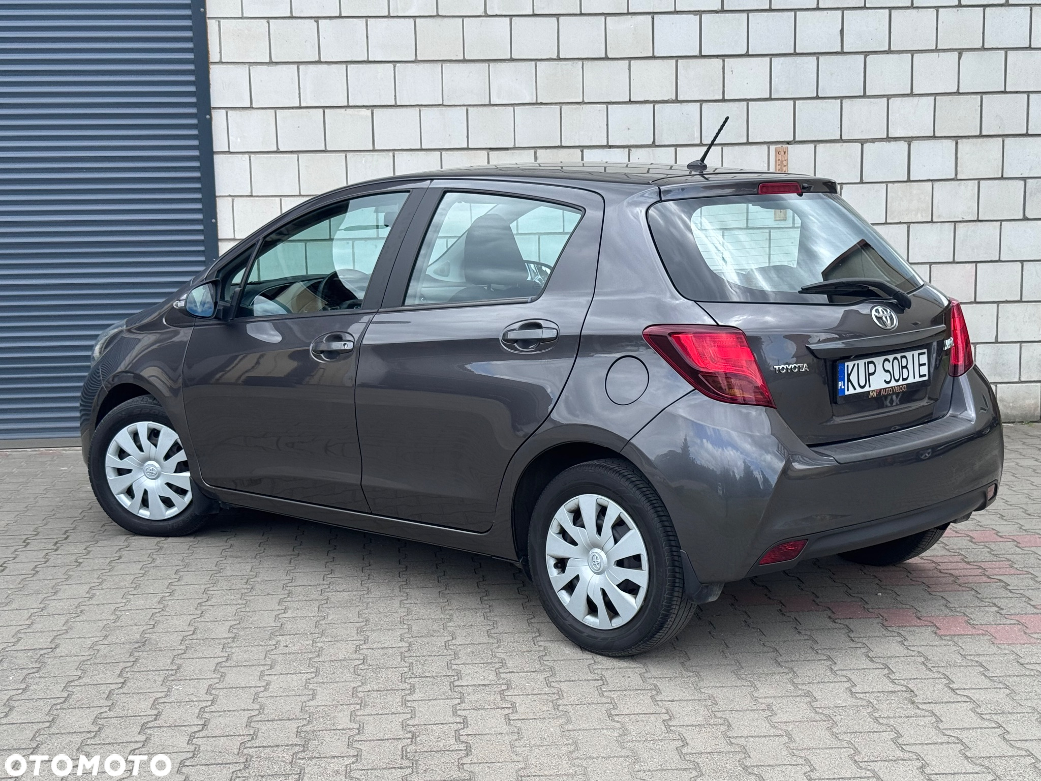 Toyota Yaris 1.0 Premium - 4