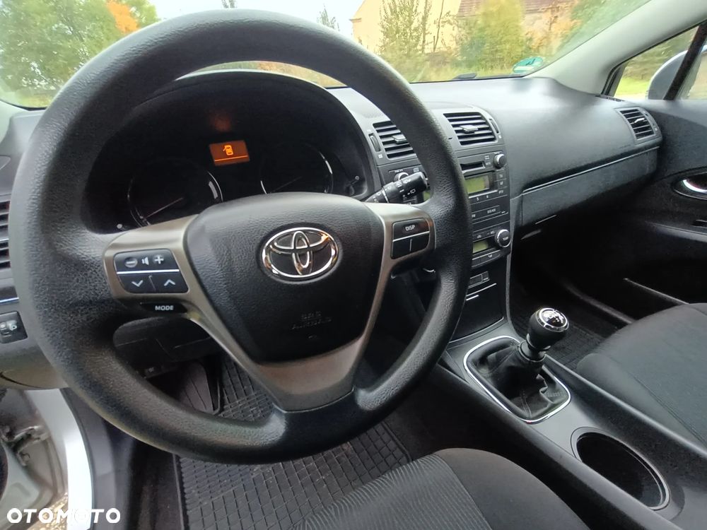 Toyota Avensis 1.6 Active - 14