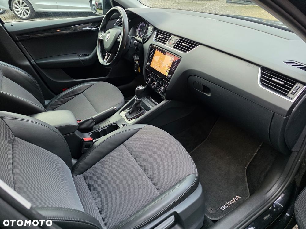 Skoda Octavia 1.6 TDI DSG Premium Edition - 28