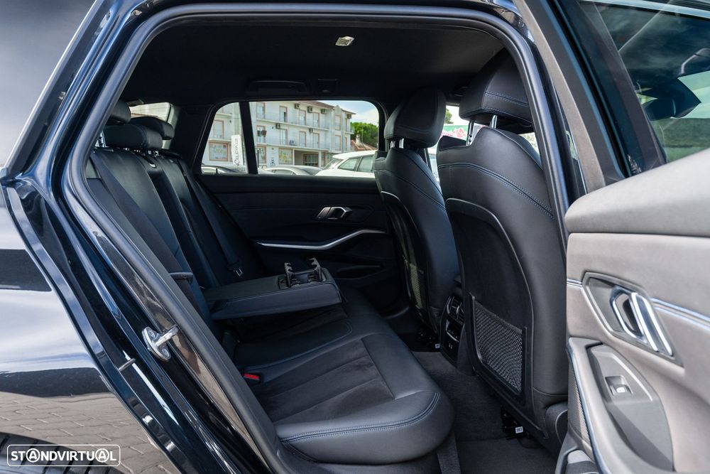 BMW 320 e Pack Desportivo M Auto — fotografia 17