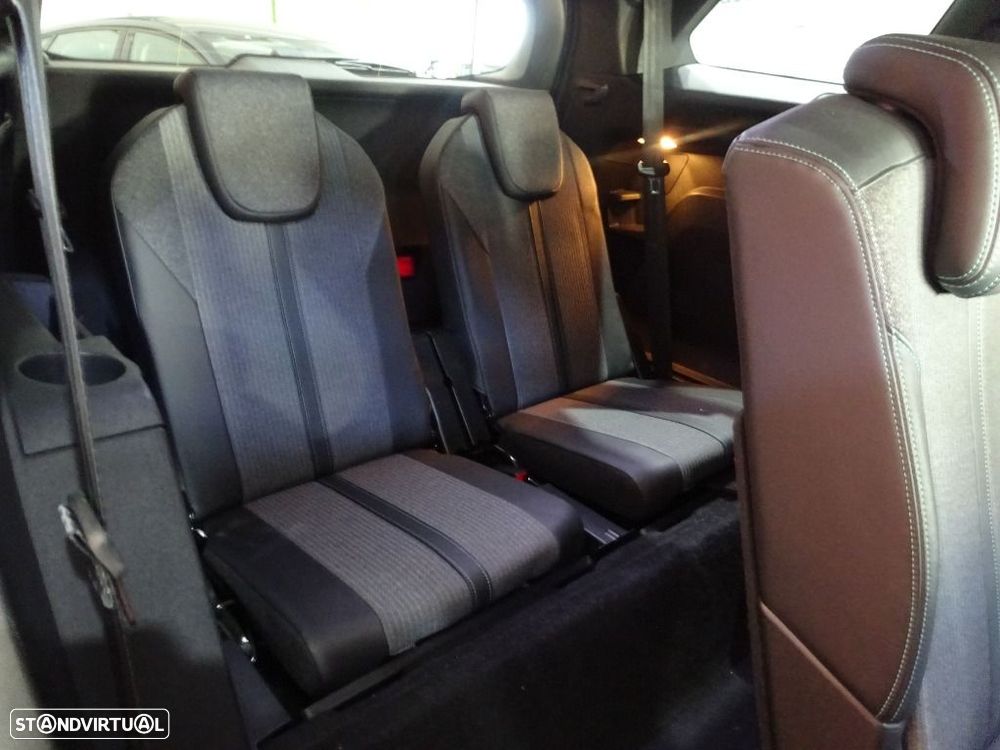 Peugeot 5008 1.2 PureTech Allure Pack EAT8 - 32