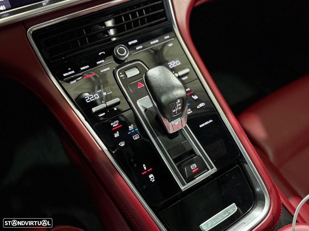 Porsche Panamera 4 E-Hybrid - 26