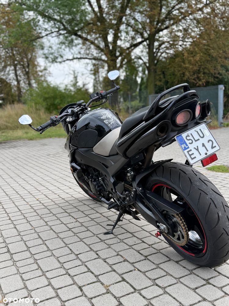 Suzuki GSR - 4
