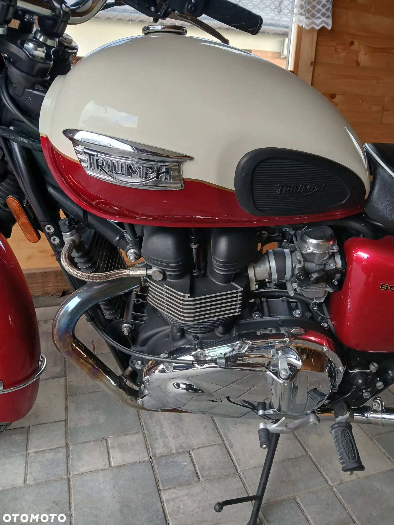 Triumph Bonneville - 12