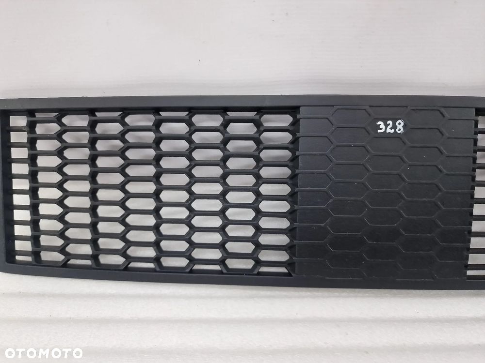 BMW 5 F10 / F11 M-PAKIET 10-16 KRATKA ŚRODKOWA ZDERZAKA PRZEDNIGO PRZÓD , NR 5111-7903901 / 7903901 , NR AUKCJI KR328 - 3