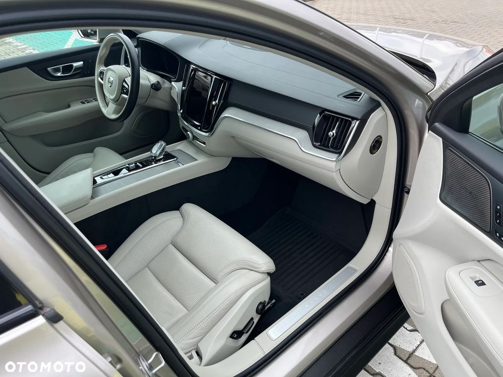 Volvo V60 Cross Country - 9