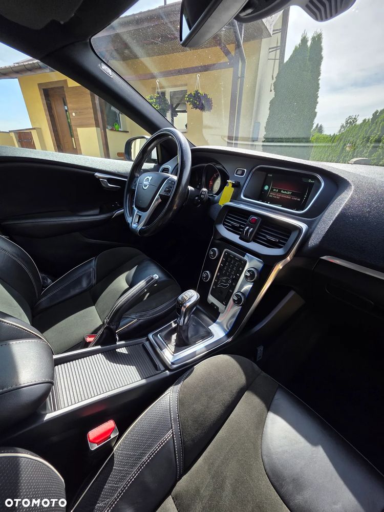 Volvo V40 D2 Drive-E R-Design Momentum - 11