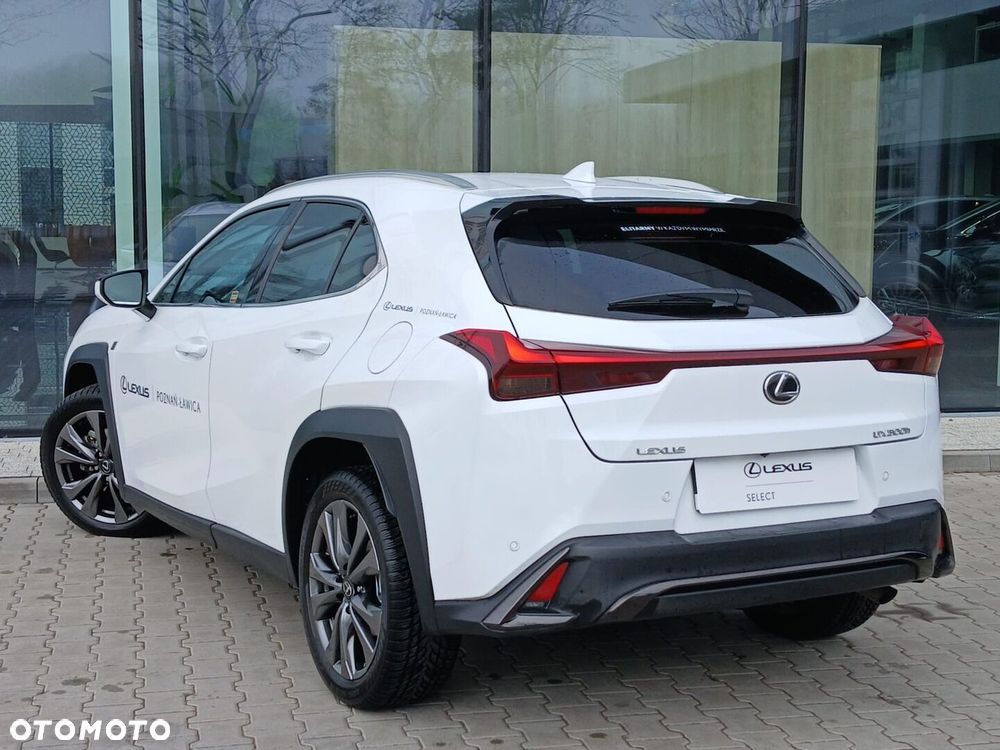 Lexus UX 300h F Sport Design - 11