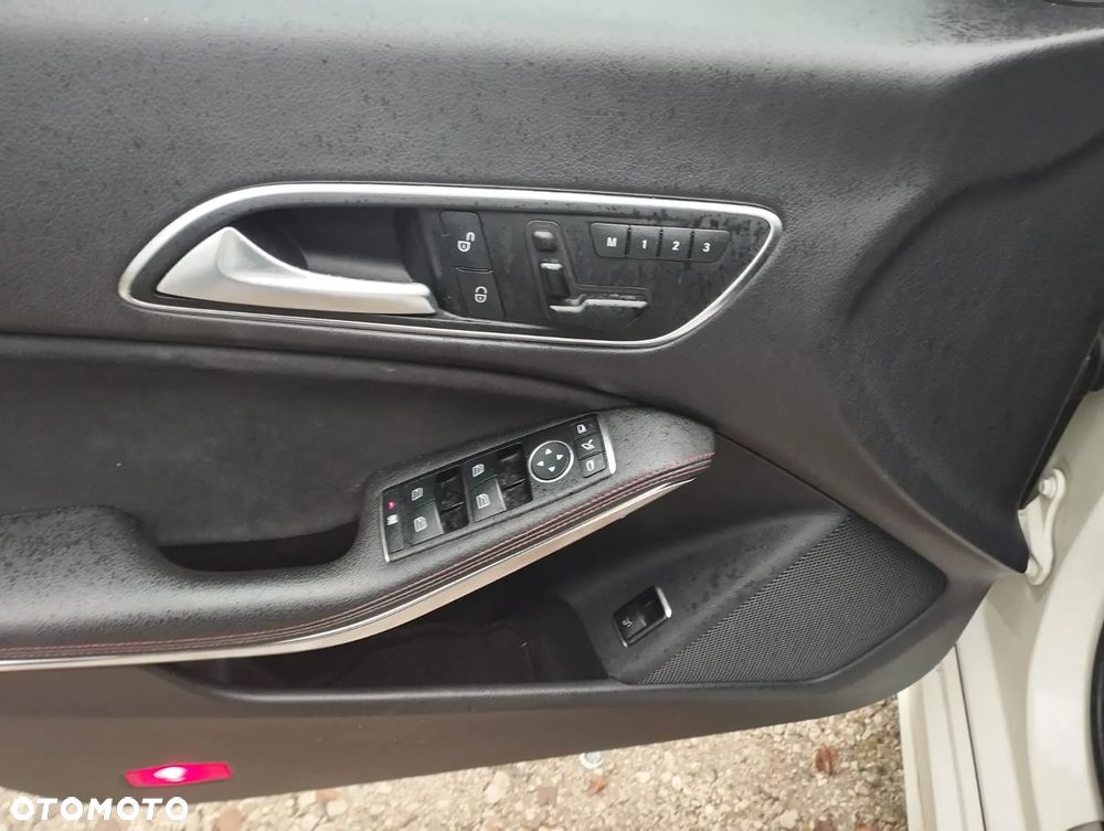 Mercedes-Benz CLA 200 7G-DCT AMG Line - 11