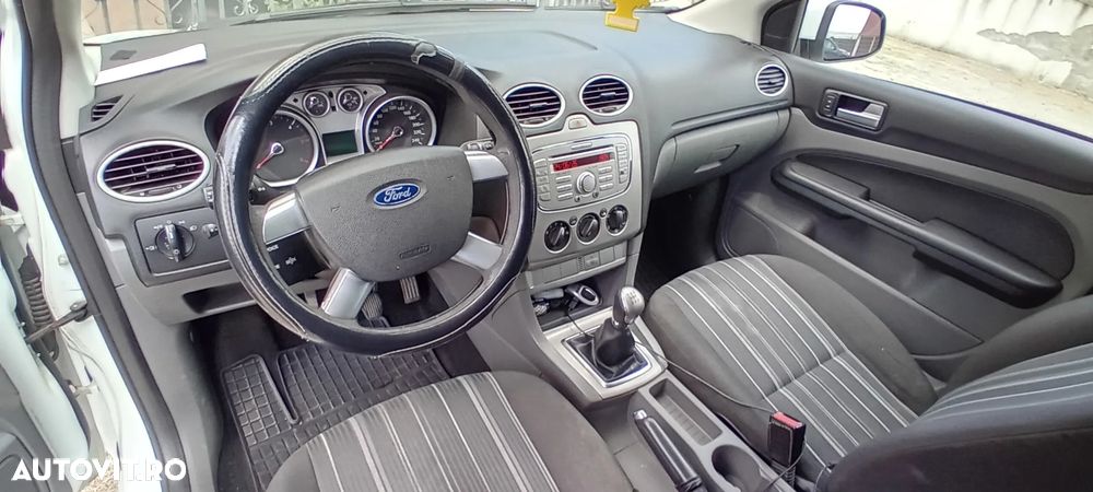 Ford Focus 1.6 TDCI DPF Titanium - 11