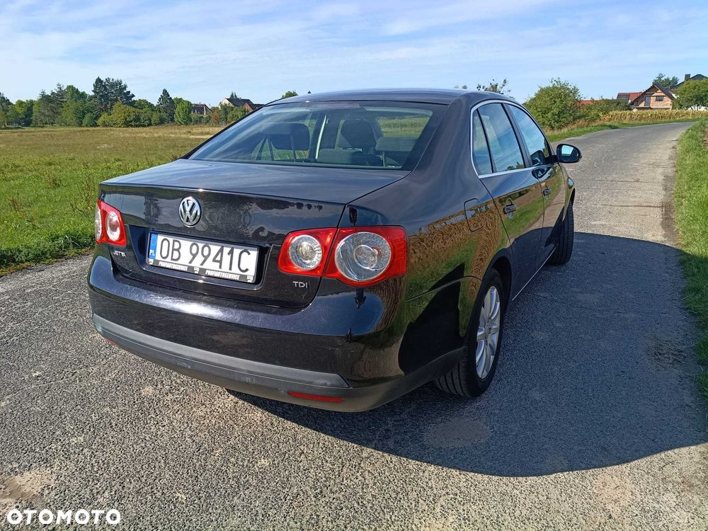 Volkswagen Jetta - 5
