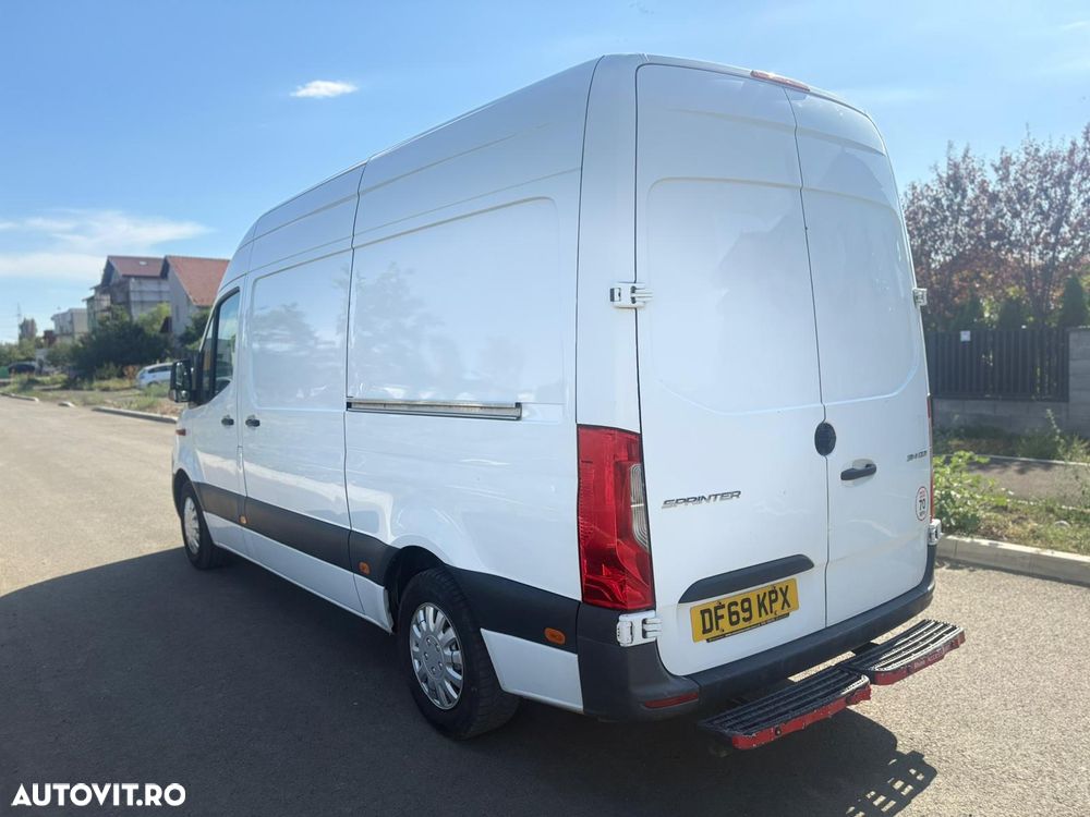 Mercedes-Benz Sprinter - 5