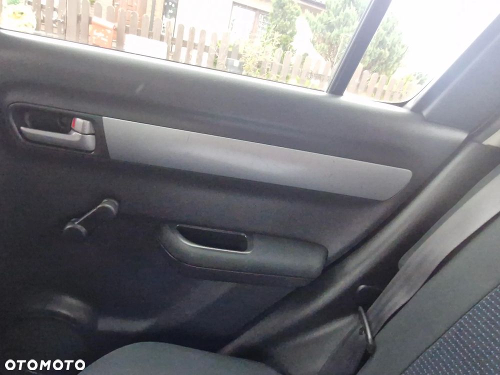 Suzuki Swift 1.3 Sakura - 38