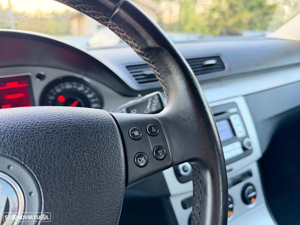 VW Passat Variant 2.0 TDI 4M Confortline - 17