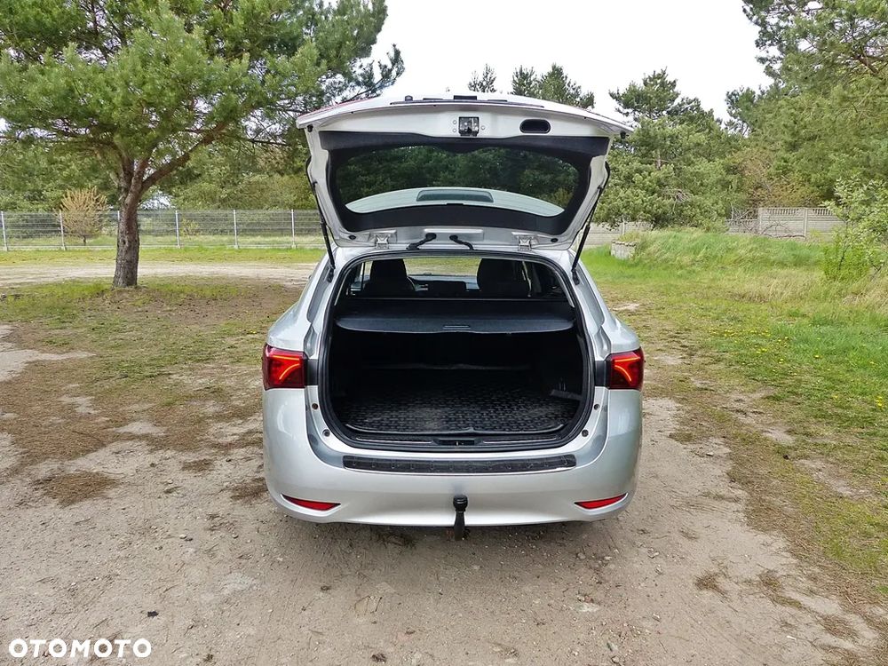Toyota Avensis 2.0 D-4D Premium - 10