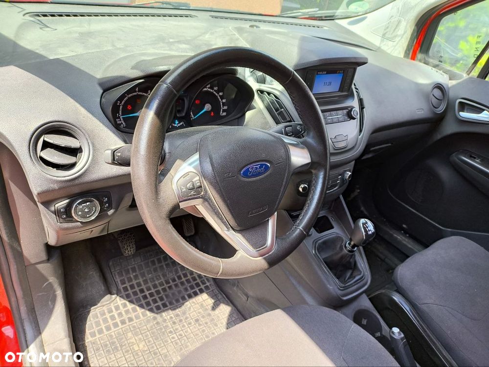 Ford Transit Courier - 13