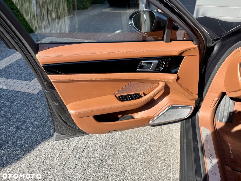 Porsche Panamera Turbo S - 10