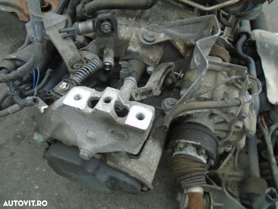 Cutie viteze Volkswagen Golf 5 plus 1.9 TDI 105 CP BXE din 2006 - 1