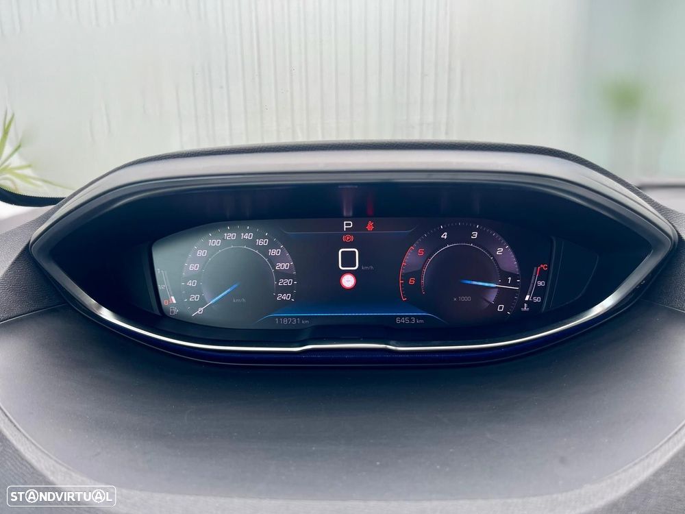 Peugeot 3008 1.5 BlueHDi Allure EAT8 - 26