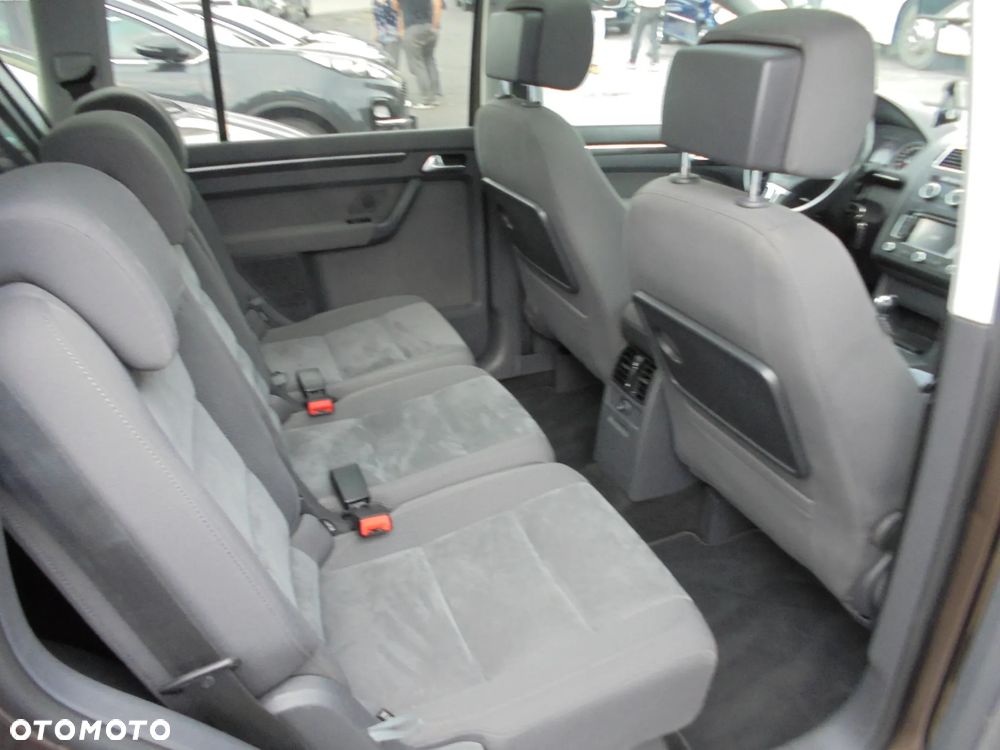 Volkswagen Touran 2.0 TDI DPF BlueMotion Technology DSG Highline - 15