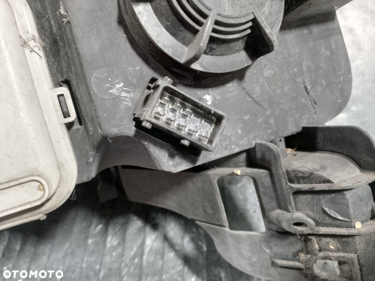 LAMPA PRZÓD PRAWA OPEL CORSA C 13237262 0096726 1.2 - 4