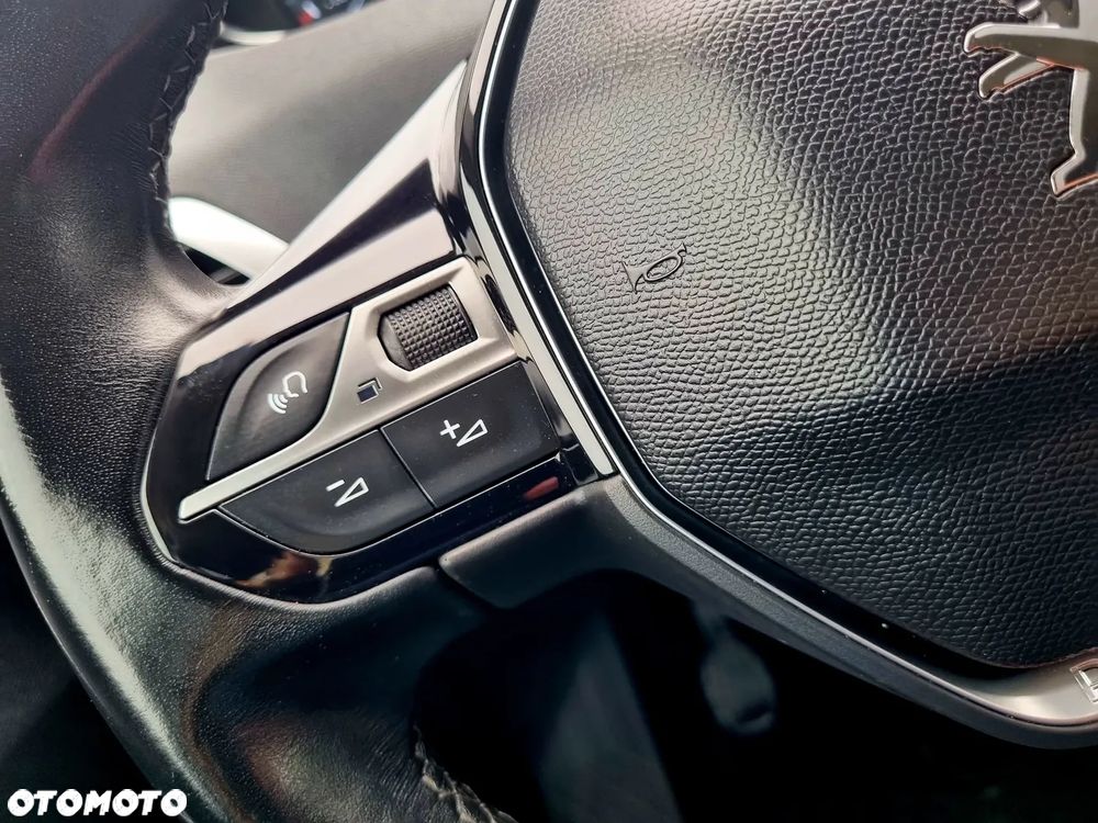 Peugeot 3008 1.2 PureTech Allure S&S - 16