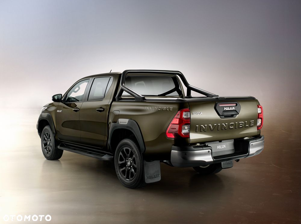 Toyota Hilux 2.8 D-4D mHEV Double Cab Invincible 4x4 - 6