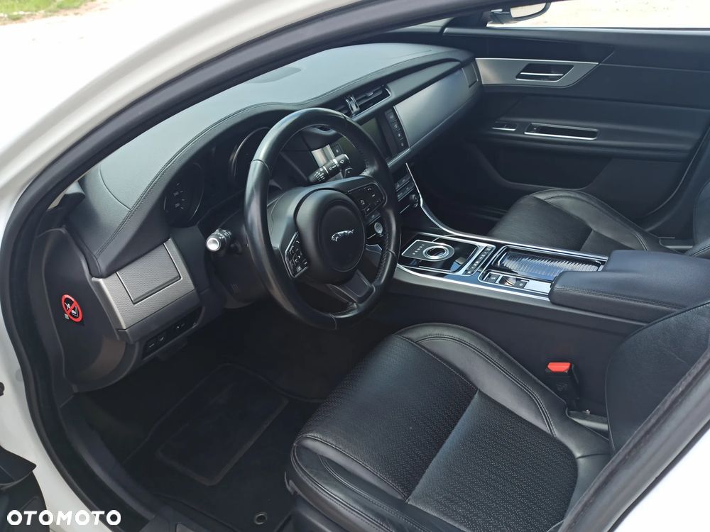 Jaguar XF 2.0 i4D Prestige - 12
