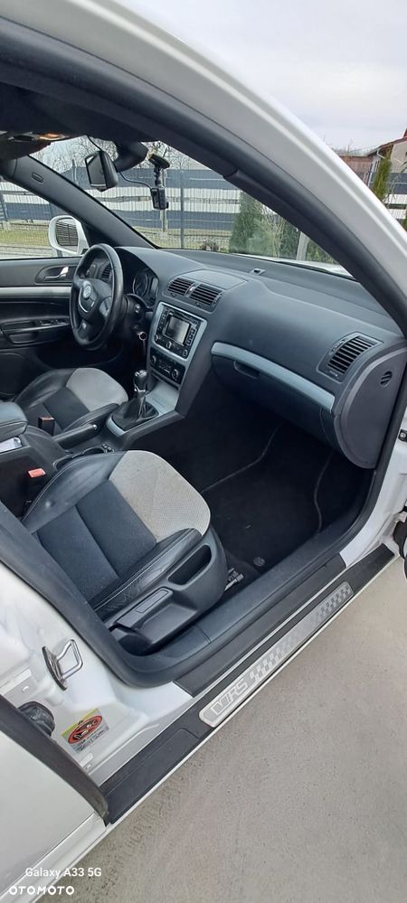 Skoda Octavia 2.0 TDI CR DPF RS - 4