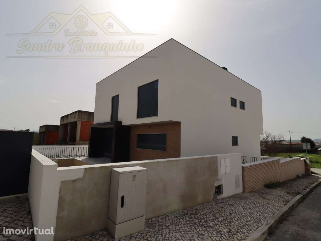 Moradia T5 NOVA com piscina - Grande imagem: 2/60