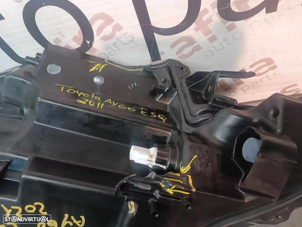 ÓTICA / FAROL TOYOTA AYGO X 2022-2025 - ESQUERDO 02A29318 (APOIOS PARTIDOS) - 12