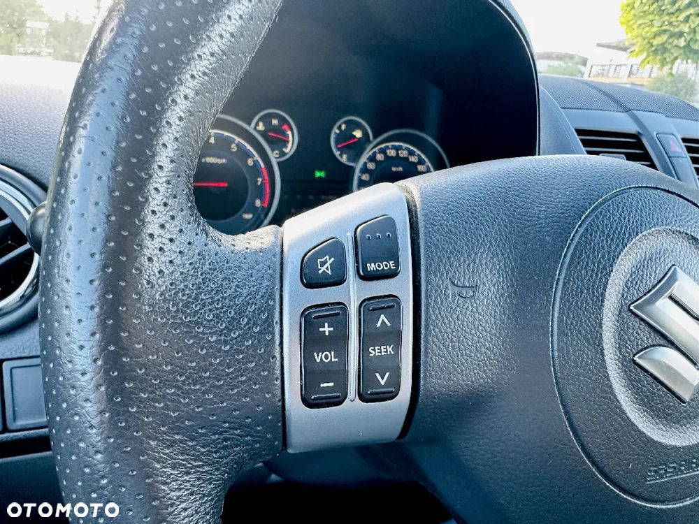 Suzuki SX4 1.6 Premium - 21