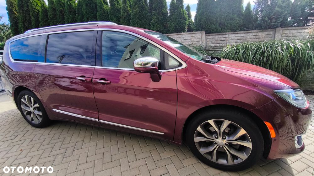 Chrysler Pacifica - 1