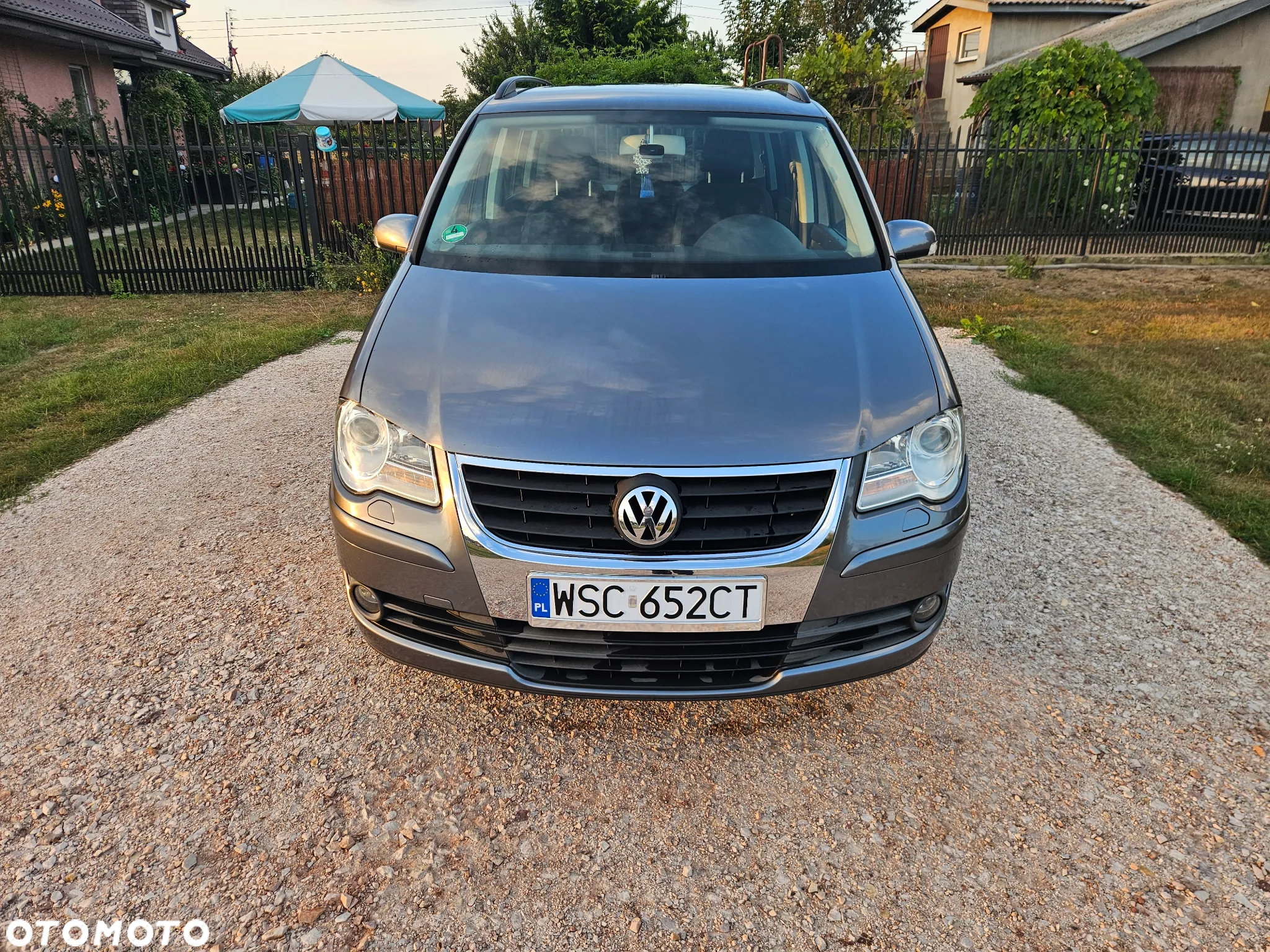 Volkswagen Touran 1.6 Basis - 2
