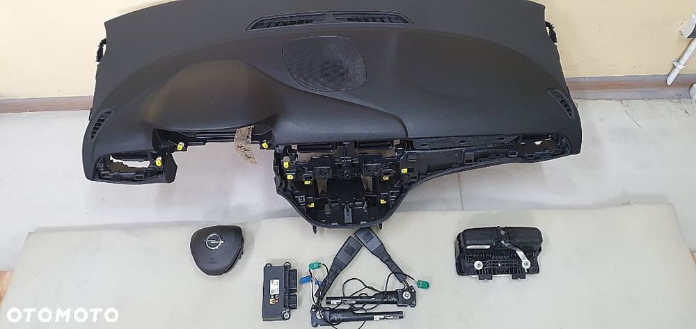 Opel Corsa E  Deska airbag konsola kokpit pas - 2