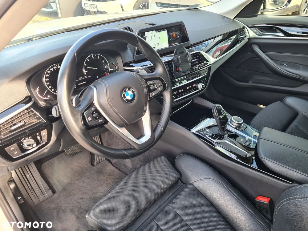 BMW Seria 5 520i Sport Line sport - 9