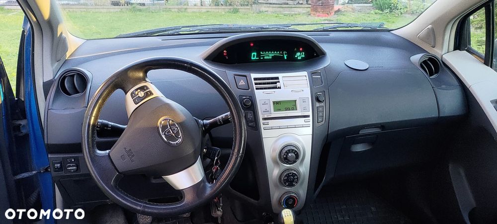Toyota Yaris 1.3 - 5