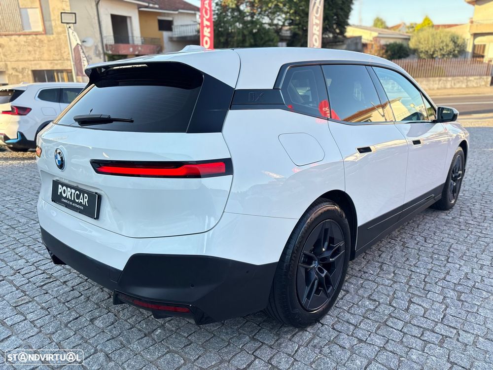 BMW iX xDrive 40 - 8