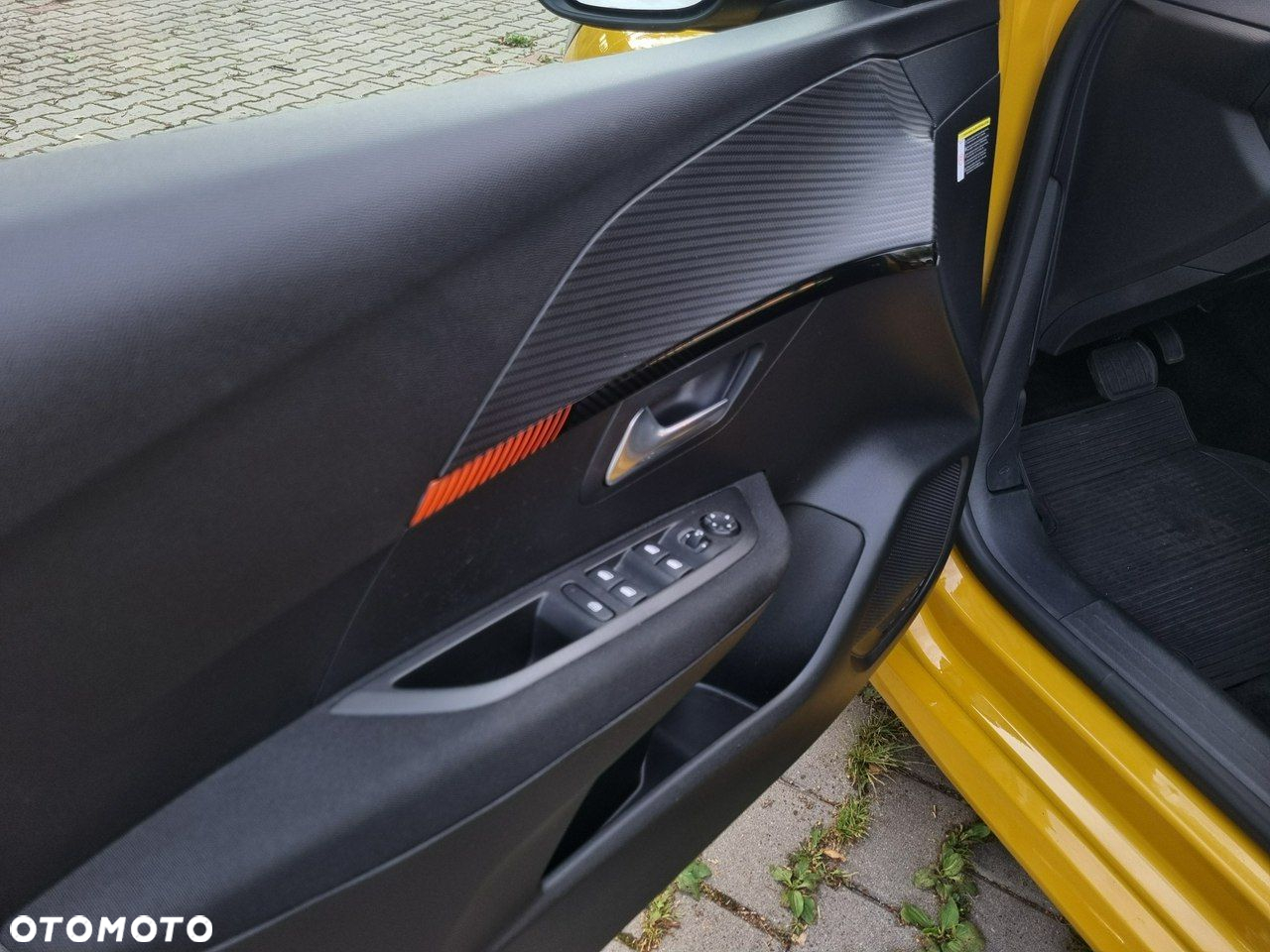 Peugeot 208 - 16