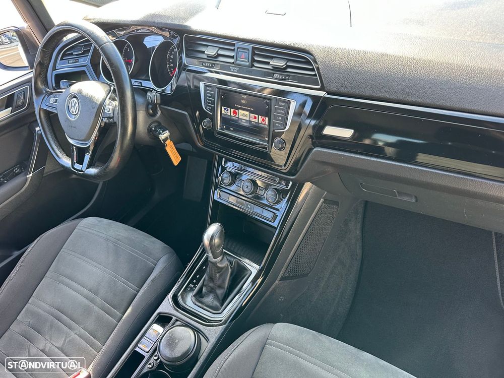 VW Touran 2.0 TDI Highline DSG - 23