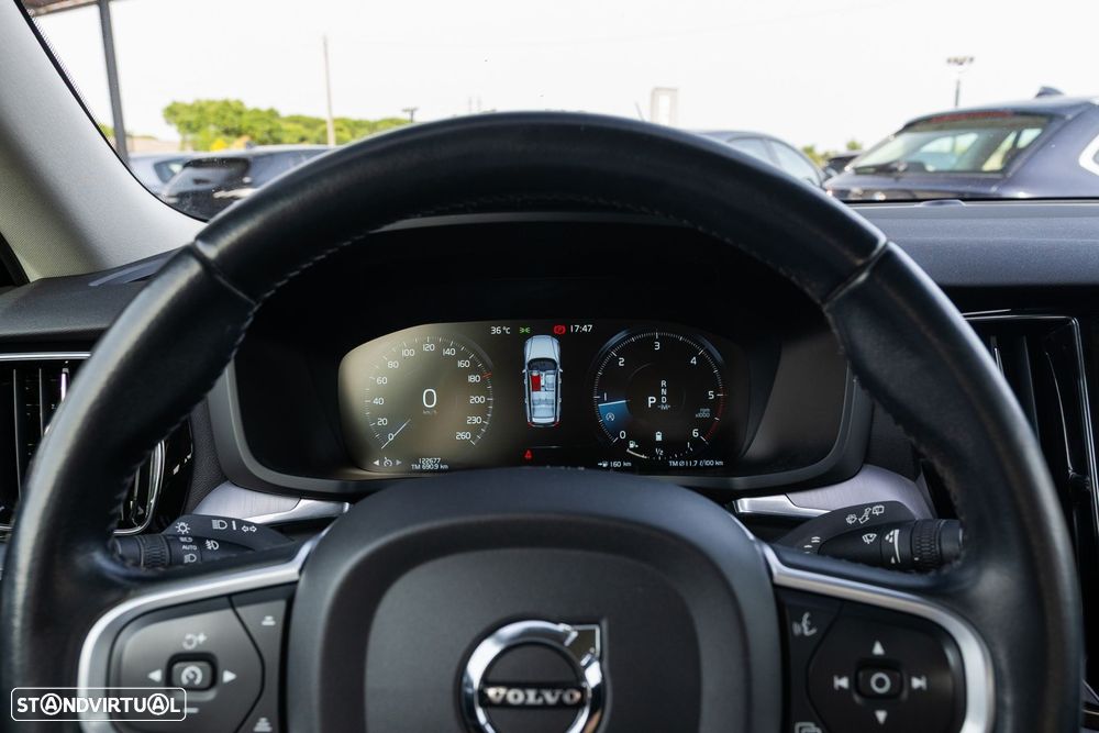 Volvo V60 2.0 B4 Essential Auto - 16