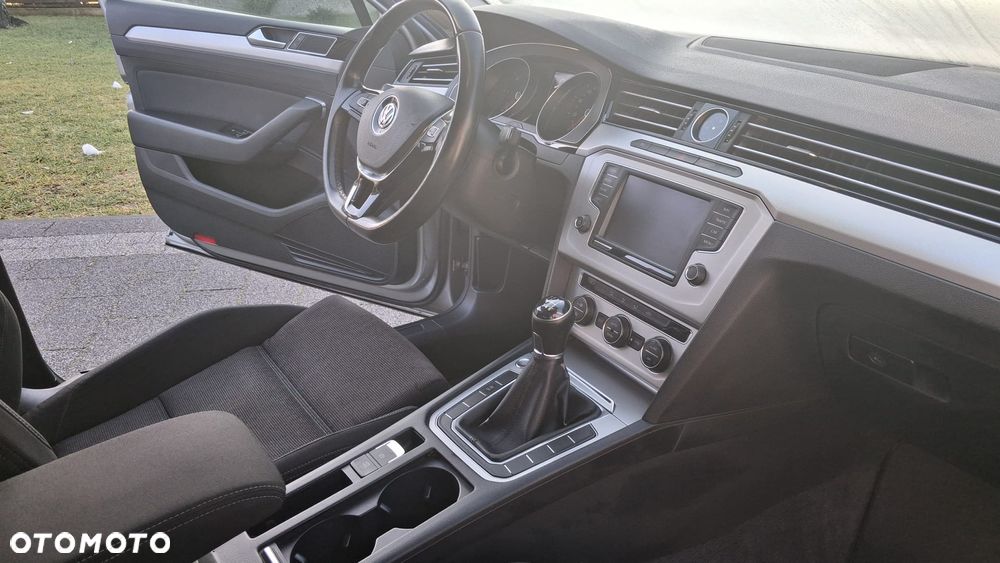 Volkswagen Passat 1.6 TDI (BlueMotion Technology) Comfortline - 11