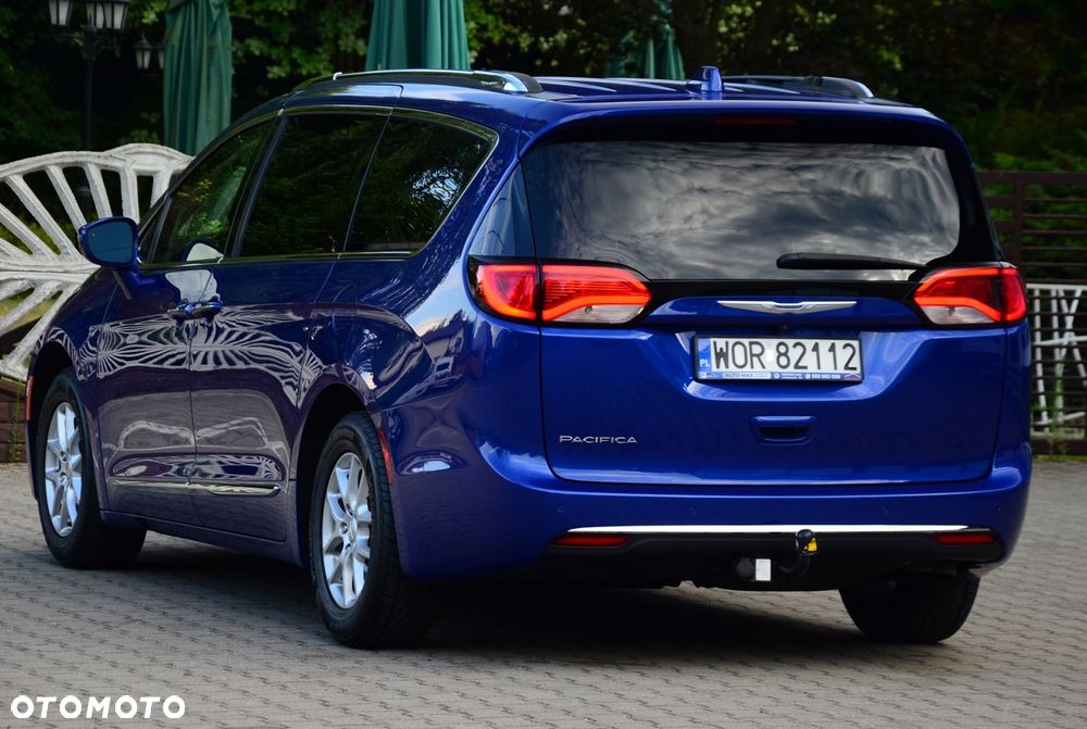 Chrysler Pacifica - 16