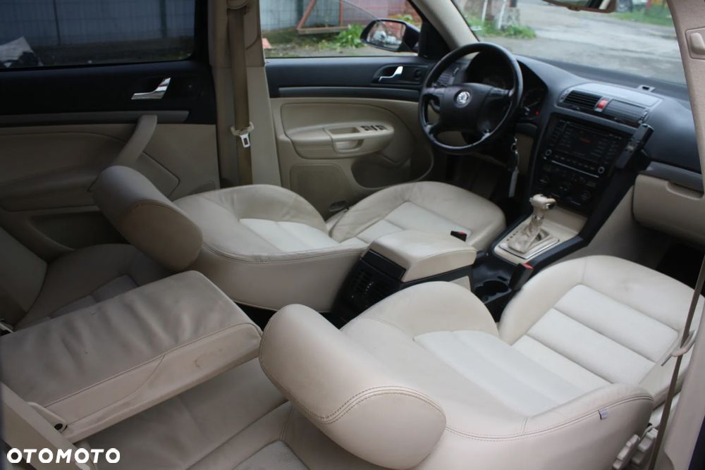 Skoda Octavia Combi 2.0 TDI DSG Laurin & Klement - 15