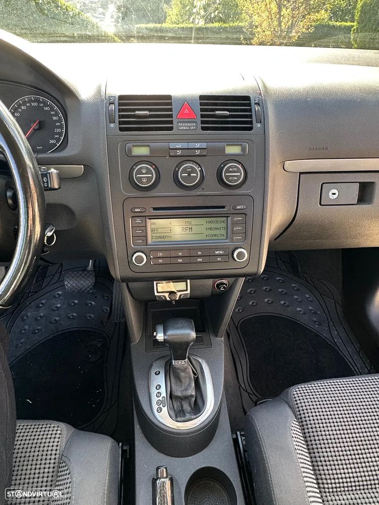 VW Touran 2.0 TDI Highline 7L - 16