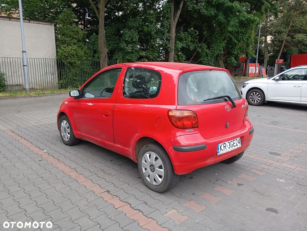 Toyota Yaris 1.0 - 8