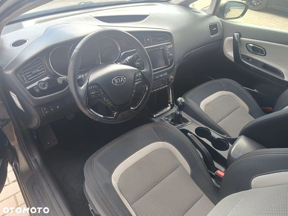 Kia Ceed 1.6 GDI Dream Team Edition - 10