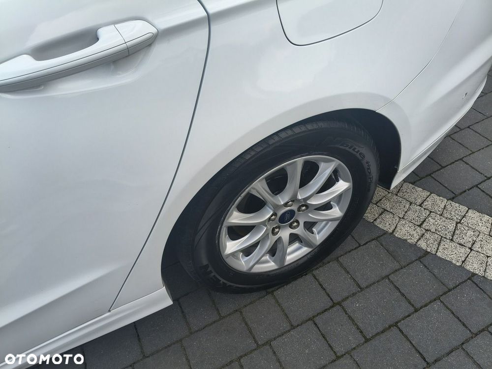 Ford Mondeo - 35