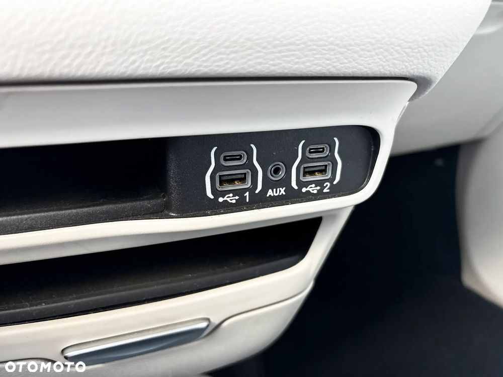 Chrysler Pacifica - 34