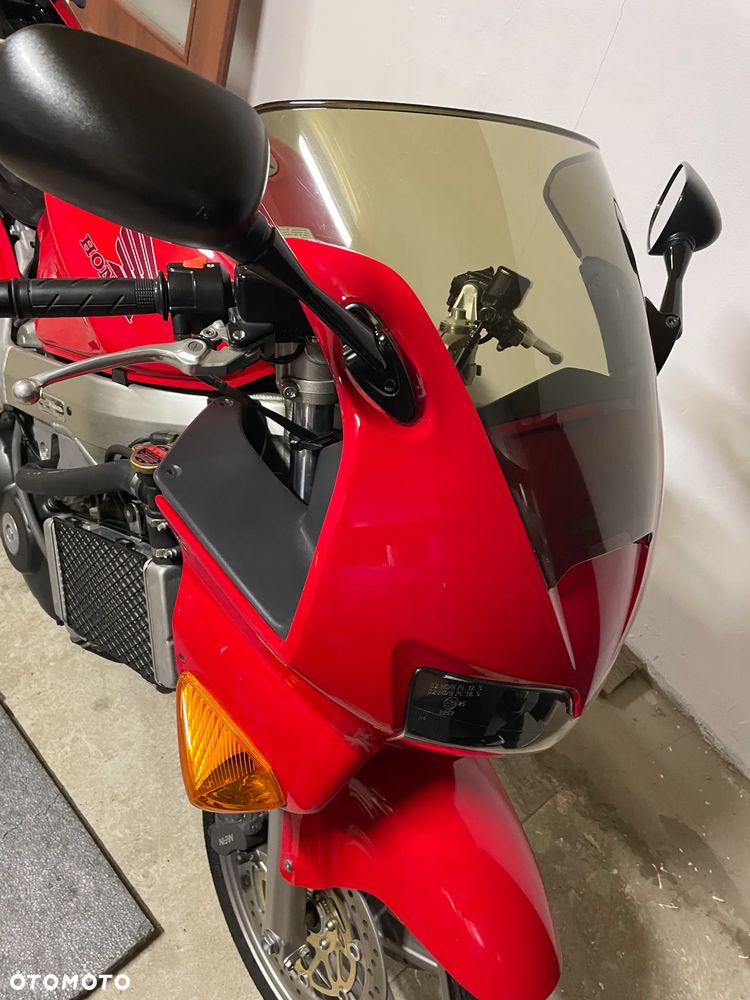 Honda VFR - 3